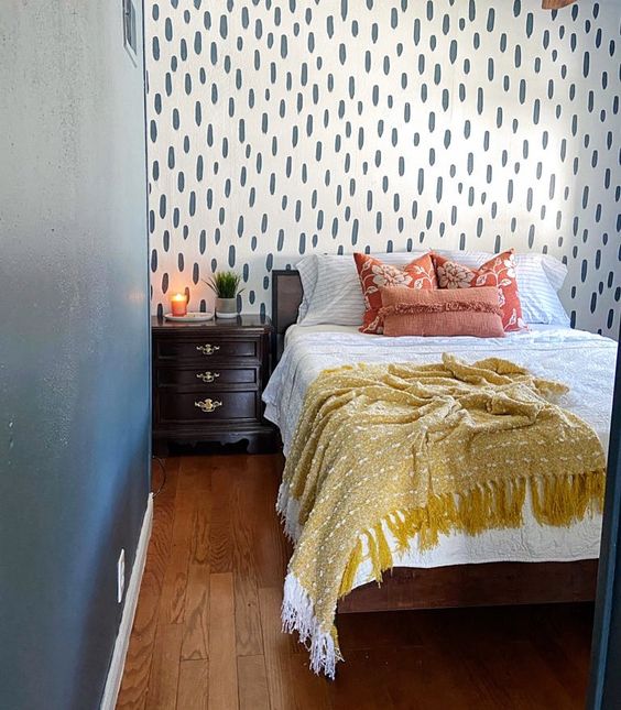 DIy painted brushstroke bedroom accent wall 