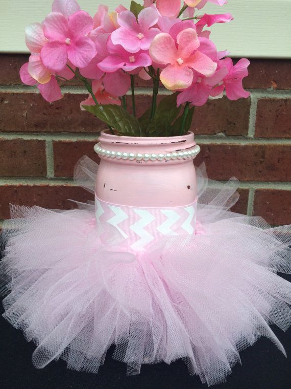 Mason Jar And Tulle Decor For A Baby Shower Party