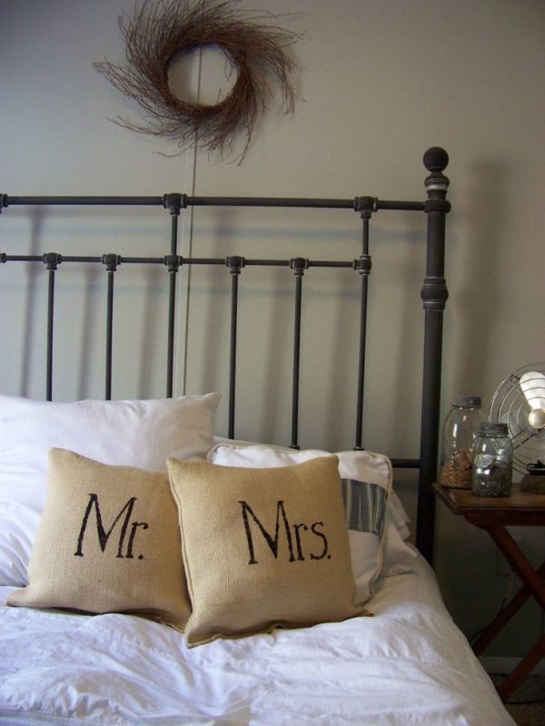Bedroom Decor With Burlap Pillows