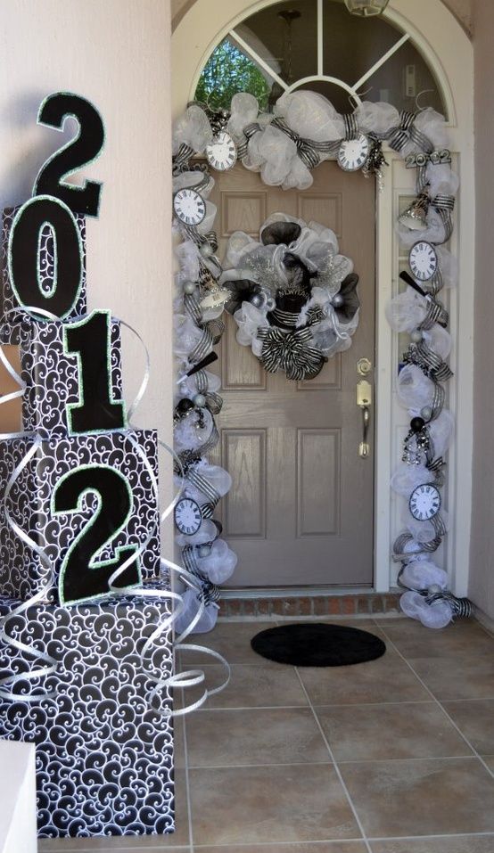 new year ruffles-and-ribbons-front door decor