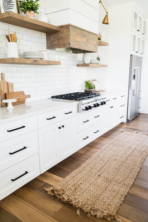 white-modern-farmhouse-kitchen-with-subway-tiles-backsplash