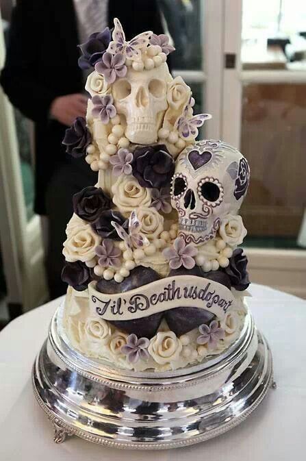 Wedding Cake Sculls For A Halloween Theme Wedding