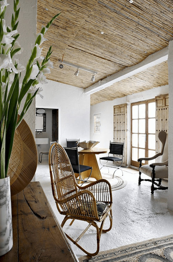 Spanish-Mediterranean Guest House Living Room